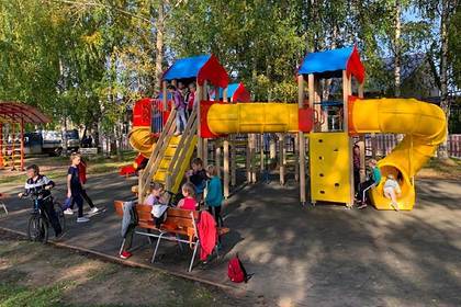 Инвестор экотехнопарка открыл в Ленском районе детские и спортивные площадки
