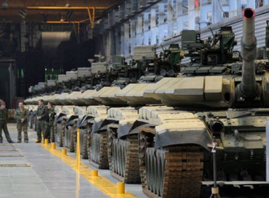 Иностранные военные атташе посетили бронетанковый завод в Забайкалье