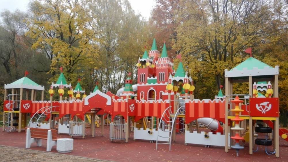 В старорусском парке Победы открыли «Большой Кремль»