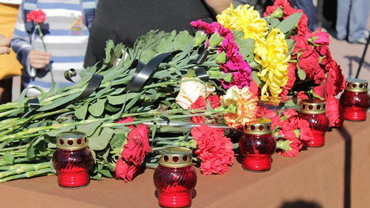 В Симферополе почтили память жертв керченской трагедии - фотофакт