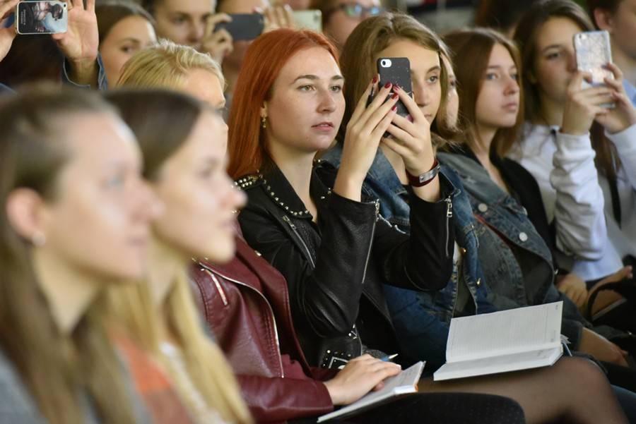 Москвичи смогут встретиться с популярными блогерами на акции "Офлайн-среда"