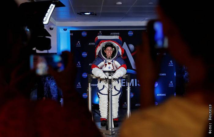 НАСА показало костюм астронавтов, которые полетят на Луну