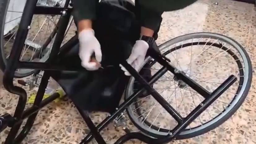В инвалидной коляске пожилой колумбийки нашли 17 кг кокаина — видео
