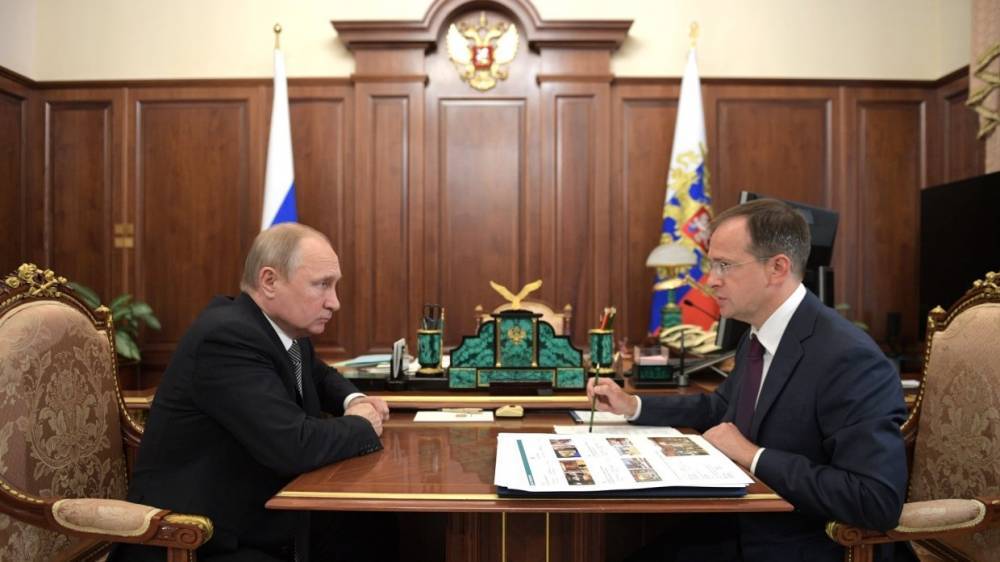 Путин поддержал предложение Мединского ужесточить борьбу с пиратством в Сети