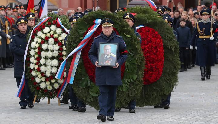 Первый человек в открытом космосе: Алексея Леонова похоронили с особыми почестями