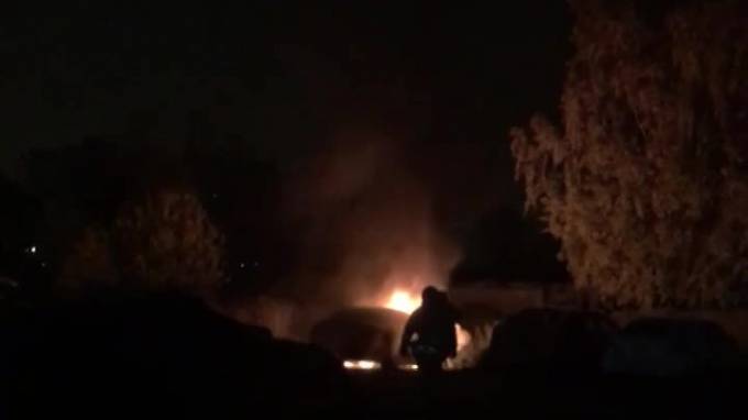 Ночью в Горелово пожар уничтожил двигатель Audi