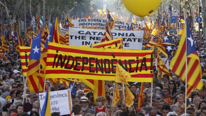 «Каталония не отделится, а уличные протесты постепенно затухнут» — эксперт РАН о волнениях в Испании