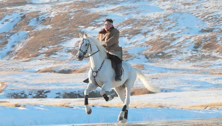 По первому снегу на белом коне: Ким Чен Ын предался размышлениям на горе Пэктусан