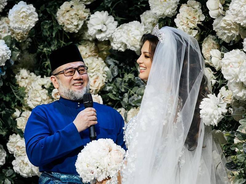 Экс-король Малайзии мог бросить Воеводину из-за свадебных фото из России