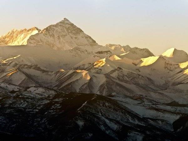 Китай и Непал вновь измерят высоту Эвереста