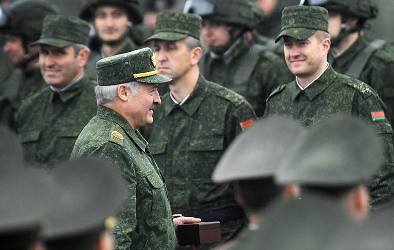 Настоящий пограничник: Лукашенко наградили за охрану границ СНГ