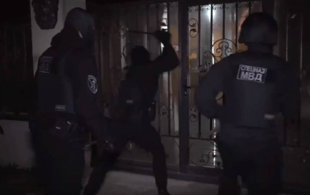Появилось видео штурма особняка наркоторговца в Зеленоградском районе