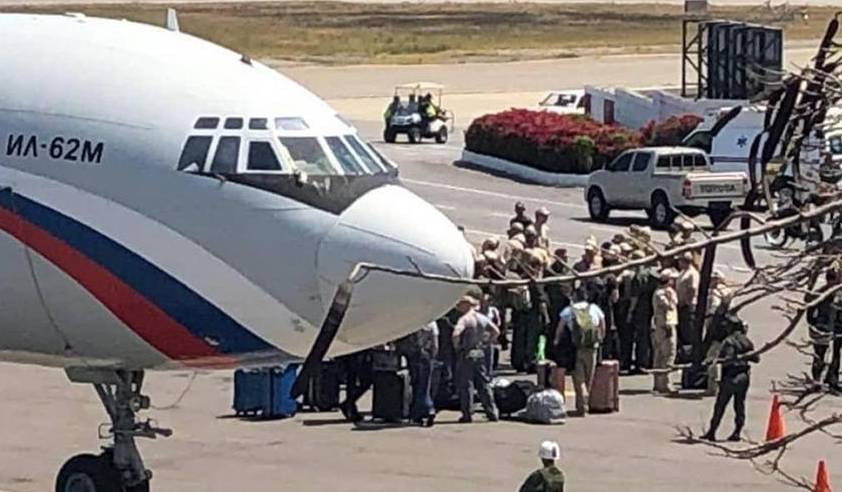 Самолет из Москвы экстренно сел в Ташкенте из-за авиадебошира