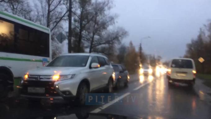 Видео: ДТП на Волхонском шоссе заблокировало проезд