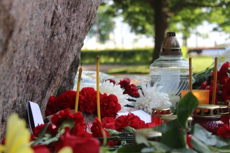 Жертв трагедии в керченском колледже почтили минутой молчания