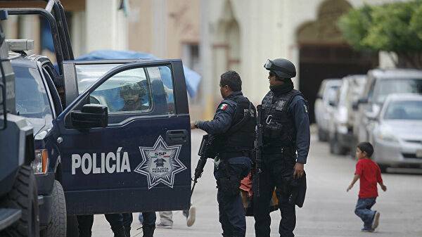 Неизвестные расстреляли трех человек на празднике в Мексике