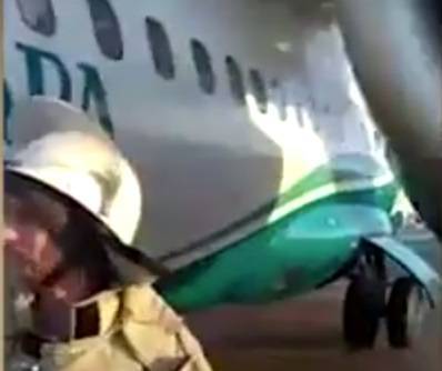 Видео: самолет выкатился за пределы ВПП при посадке в Якутии