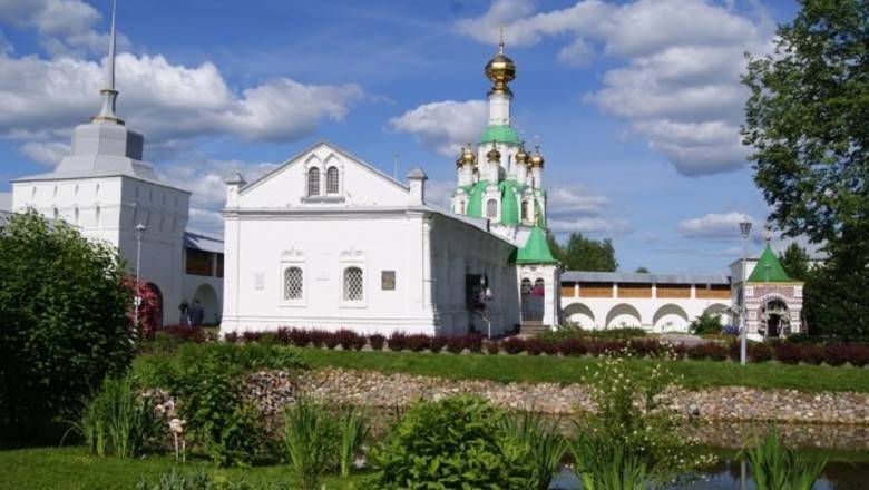 Ярославский депутат возмущена:  почему РПЦ реставрирует храмы за бюджетные деньги?