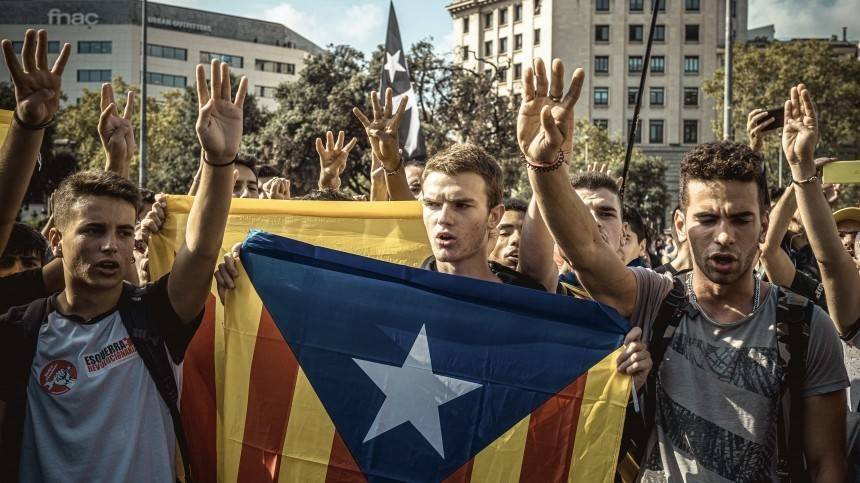 Около 100 человек получили ранения в результате беспорядков в Каталонии