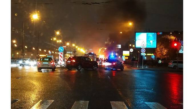 Напротив "Балтийского вокзала" сгорел автомобиль