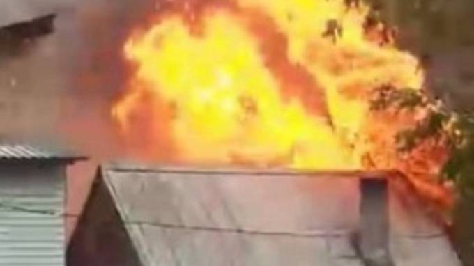 в Новосибирске из-за взрыва газа загорелись частные дома