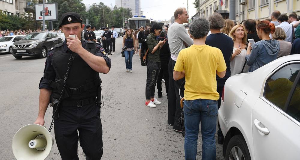 Путин подписал закон, разрешающий полиции выносить гражданам предостережения