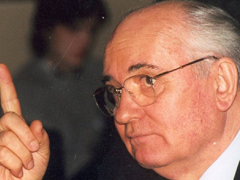 Горбачёв рассказал о своём обращении к Путину и Макрону