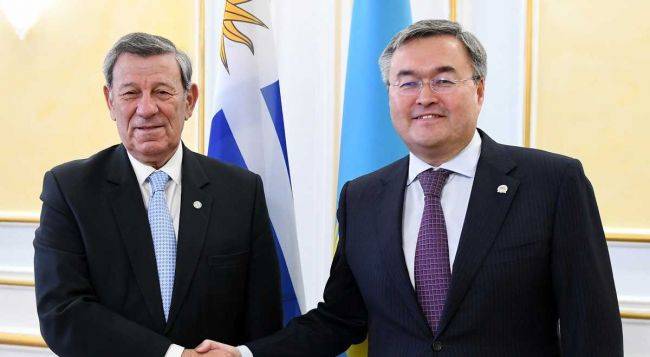 Впервые в истории глава МИД Уругвая посетил Казахстан