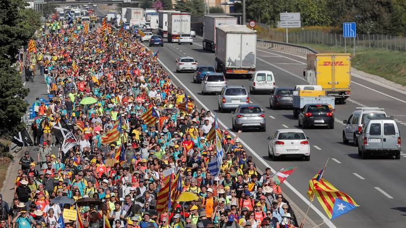Число задержанных в ходе беспорядков в Каталонии возросло почти до 100