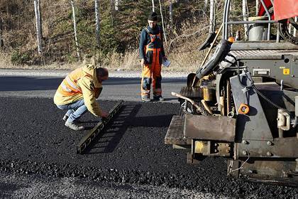 Правительство пообещало раздать больше денег на ремонт дорог