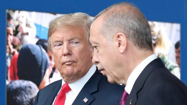 Трамп призвал Эрдогана "не быть упрямым глупцом"