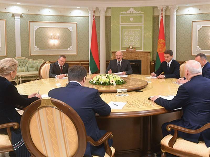 Лукашенко рассказал, что на посту президента крутится «как белка в колесе»