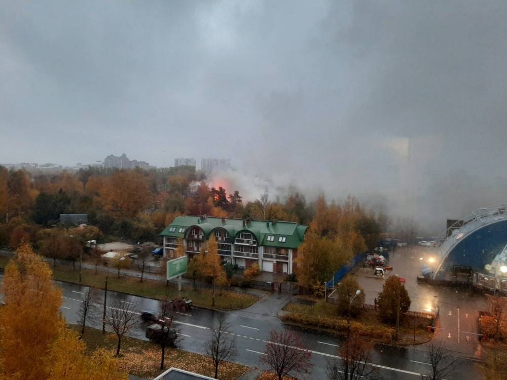 Почти пять часов ушло у пожарных на ликвидацию возгорания в доме на Первомайском проспекте