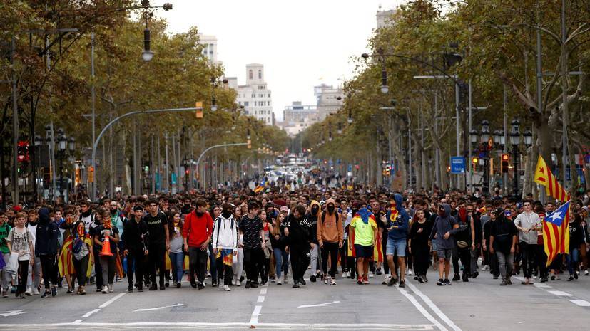 Санчес призвал избегать насилия при проведении протестов в Барселоне