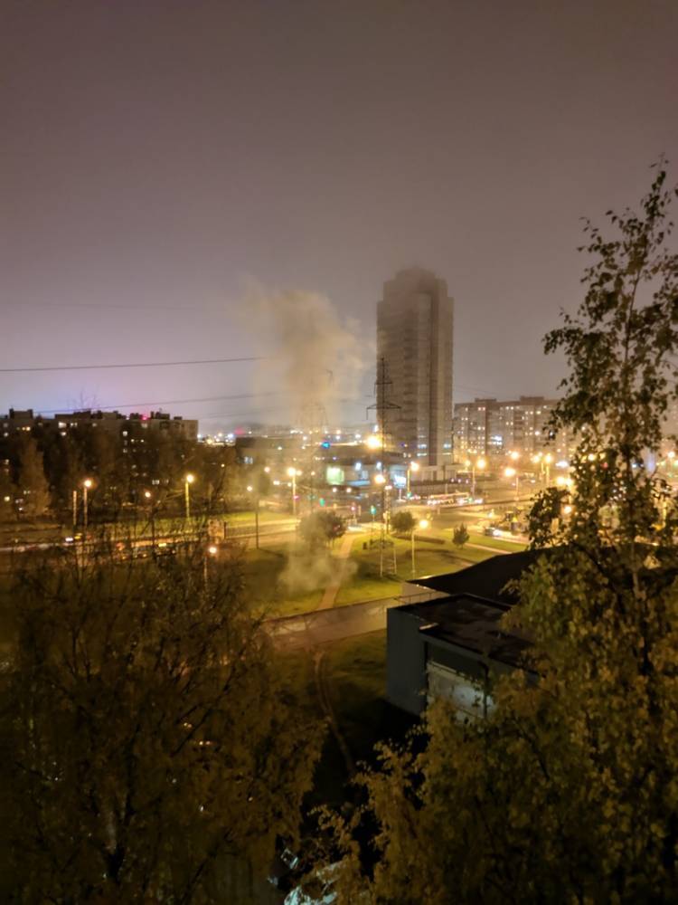 Фото: жители Петербурге сообщили о задымлении около мачты ЛЭП