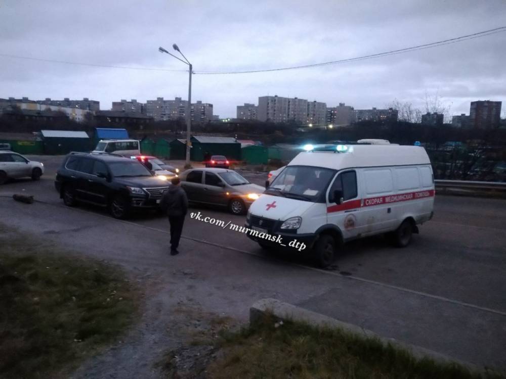 В Мурманске на улице Баумана автомобиль сбил старушку