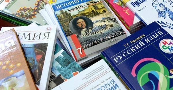 Экс-чиновник Росимущества купил компанию по выпуску учебников за 6 млрд руб