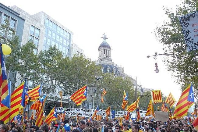 Дубинки в ответ на протест не дадут властям нужного результата: о беспорядках в Каталонии
