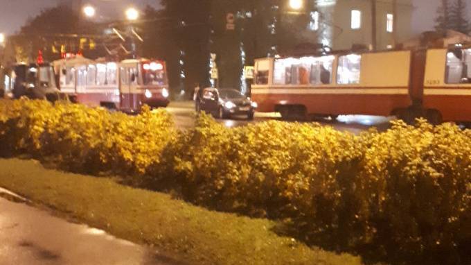 В Кировском районе ДТП заблокировало движение трамваем