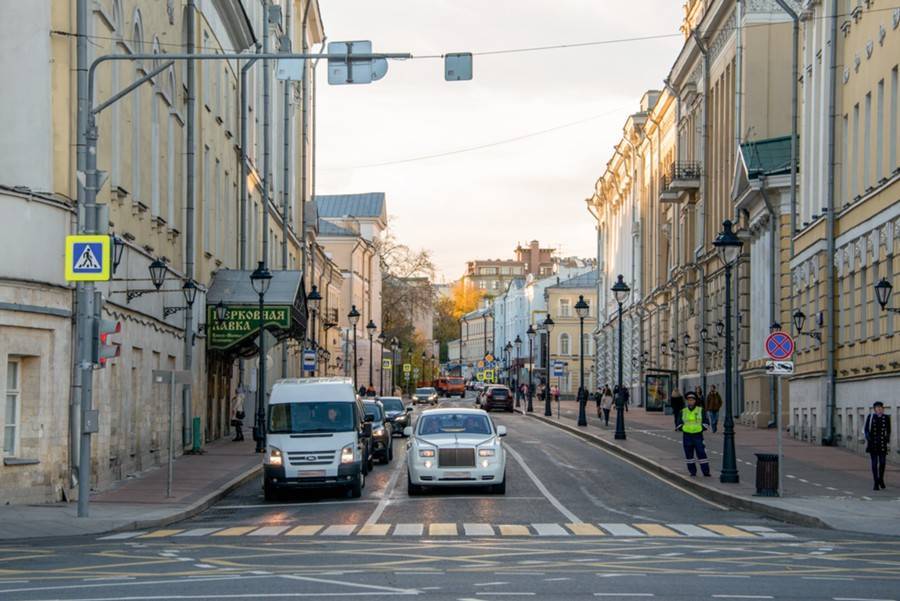 Количество перекрестков с "умными" светофорами в Москве возрастет до 460 в 2020 году