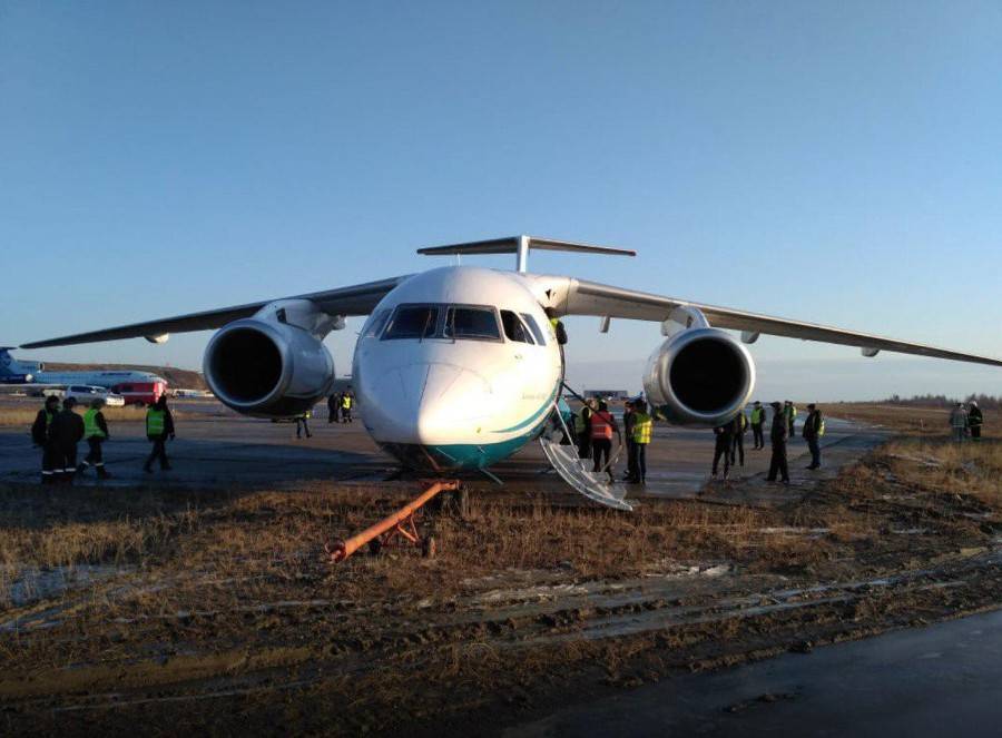 В Якутии самолет выкатился за пределы ВПП