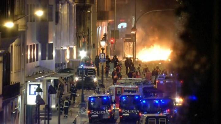 Барселона в огне: десятки раненых, толпа радикалов непредсказуема
