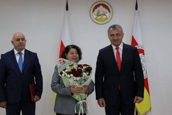 Президент Южной Осетии принял верительные грамоты посла Никарагуа