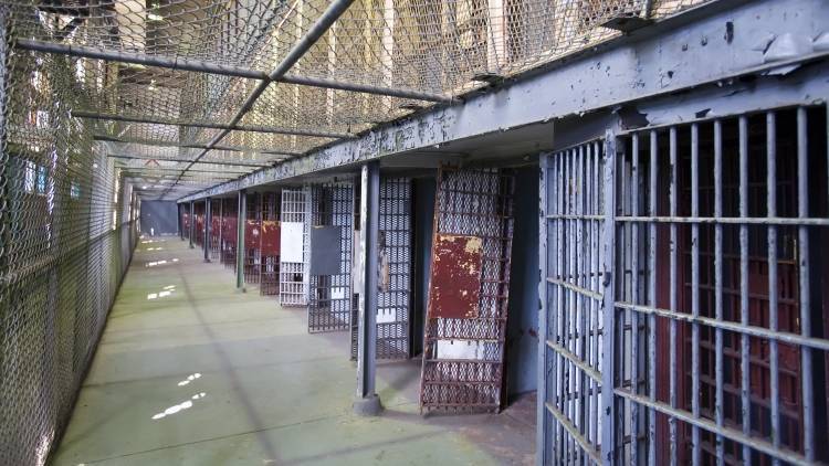 Власти Нью-Йорка ликвидируют самую крупную в мире тюрьму