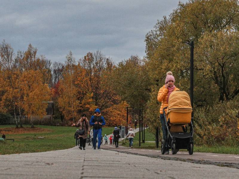 Московские парки приглашают горожан на осенние концерты и спектакли