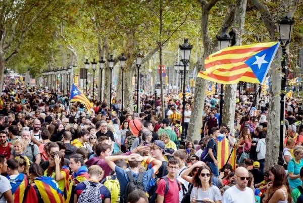 30 человек пострадали во время беспорядков в Каталонии