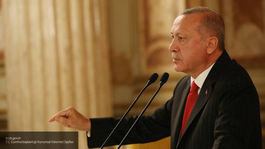 Эрдоган публично высмеял угрозы главы МИД Германии из-за операции Турции против курдов