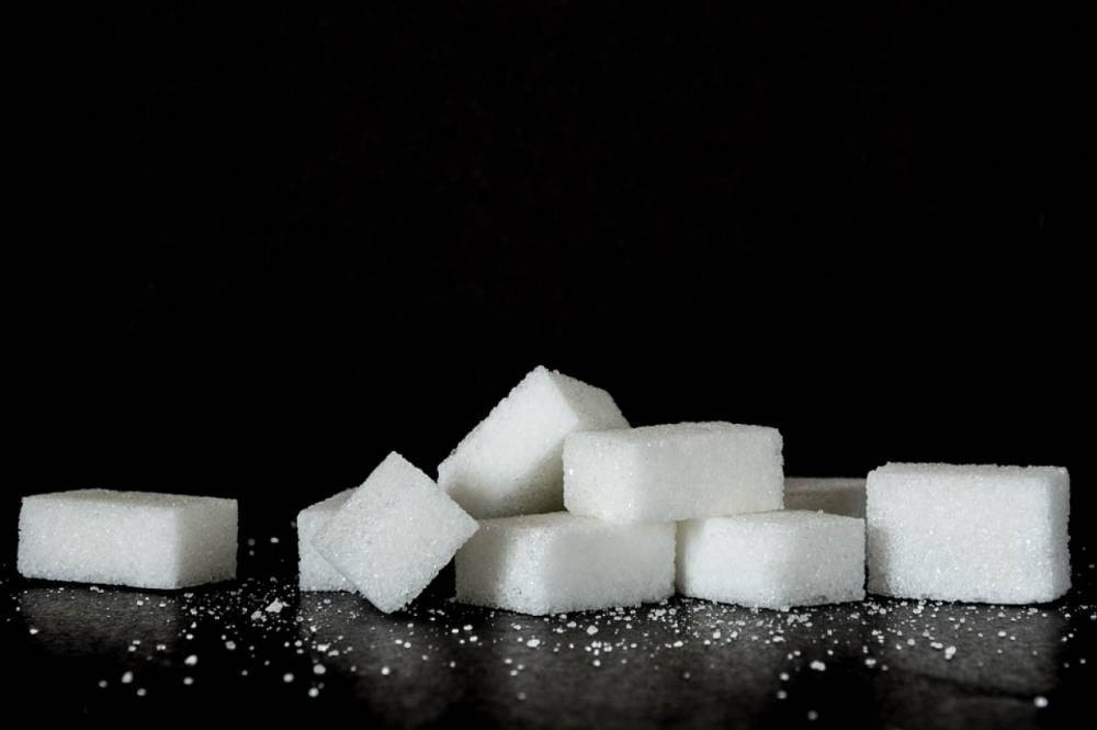 Российскому правительству порекомендовали установить единую минимальную цену на сахар