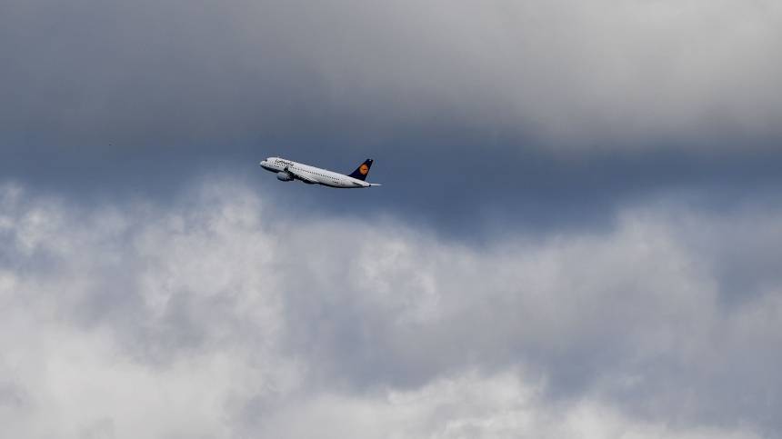 Аноним сообщил о минировании самолета, летящего из Улан-Удэ в Москву