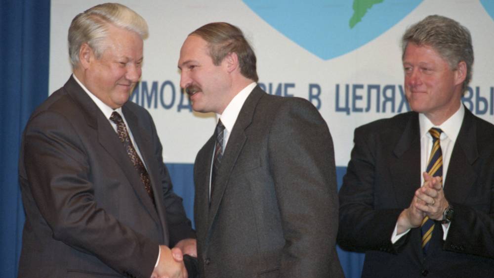 Лукашенко вспомнил, как рассмешил Ельцина и Клинтона своим предложением
